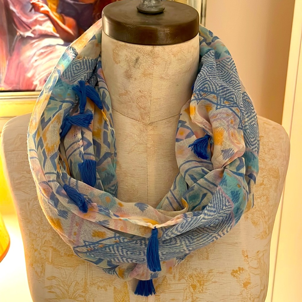 No brand name fun colorful scarf